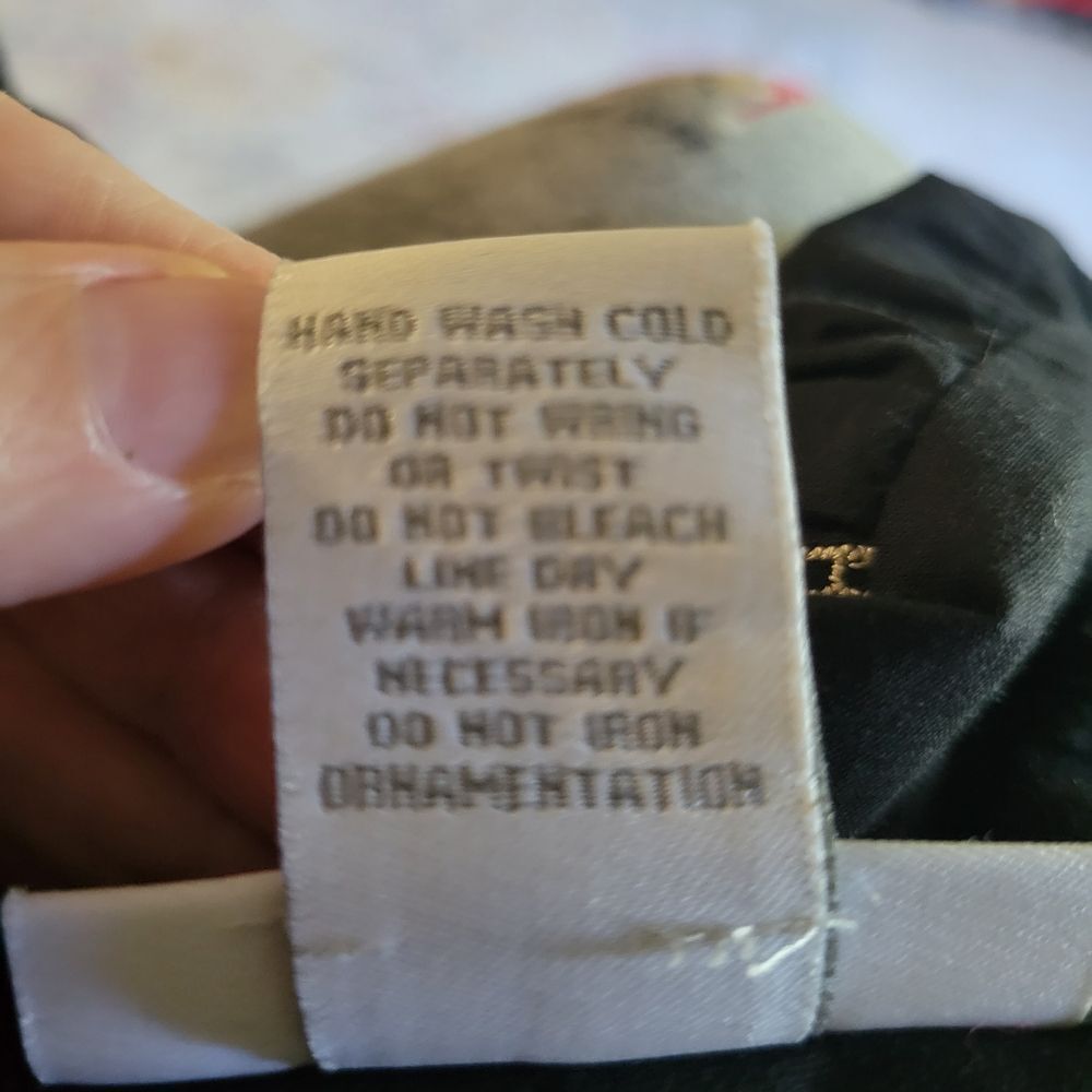 Elegant Black Skirt with Cream Accents Size 20W - Picture 3 of 4
